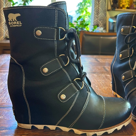 Sorel Joanne of Artic Women’s black waterproof wedge boot, size 11 - Picture 2 of 7